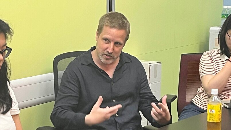 Gallery image of CHELPS Welcomes Associate Professor Peter Woelert for Academic Exchange - 2